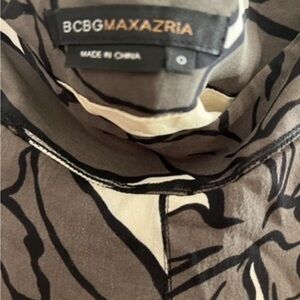 BCBGMAXAZRIA Abstract Pattern Top